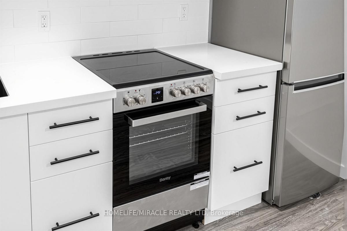 148 Glenlake Avenue, Unit 3 - Photo 9