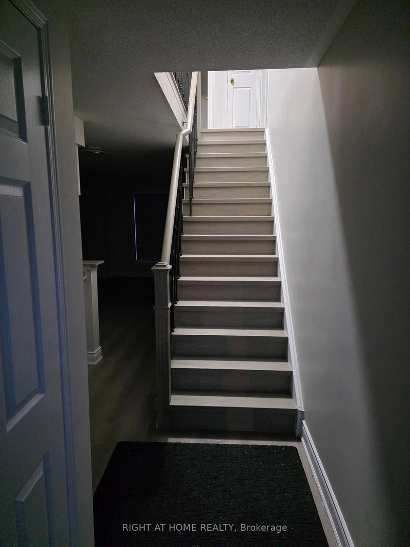 19B - 5865 Dalebrook Cres, Mississauga, L5M 5X1 | Image 2