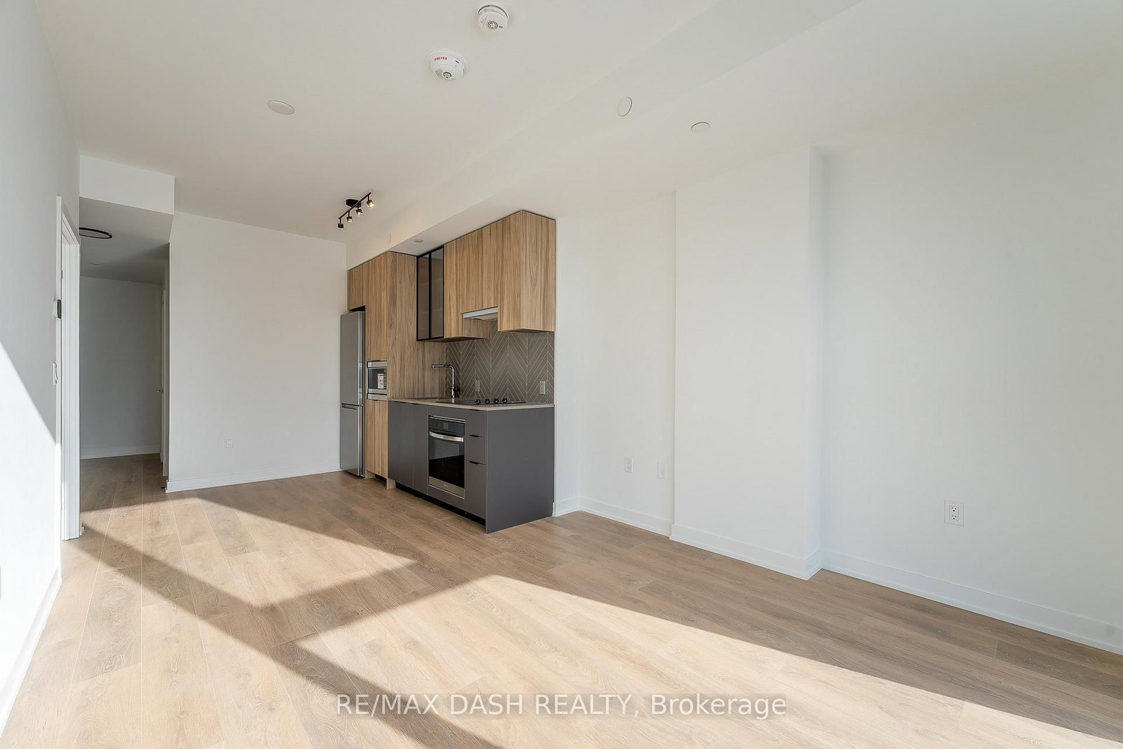 1037 THE QUEENSWAY Avenue, Unit 1006 - Photo 10