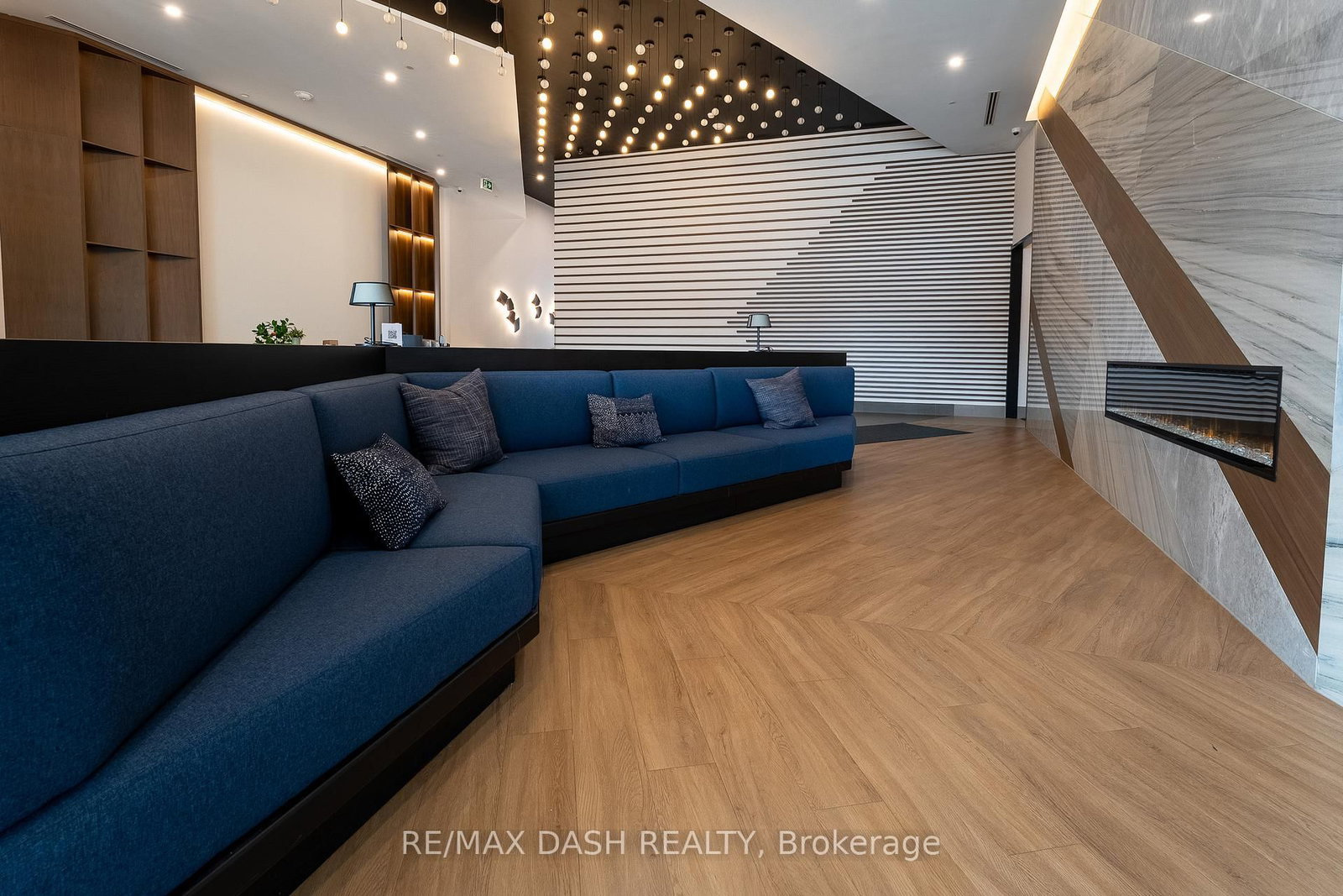 1037 THE QUEENSWAY Avenue, Unit 1006 - Photo 2