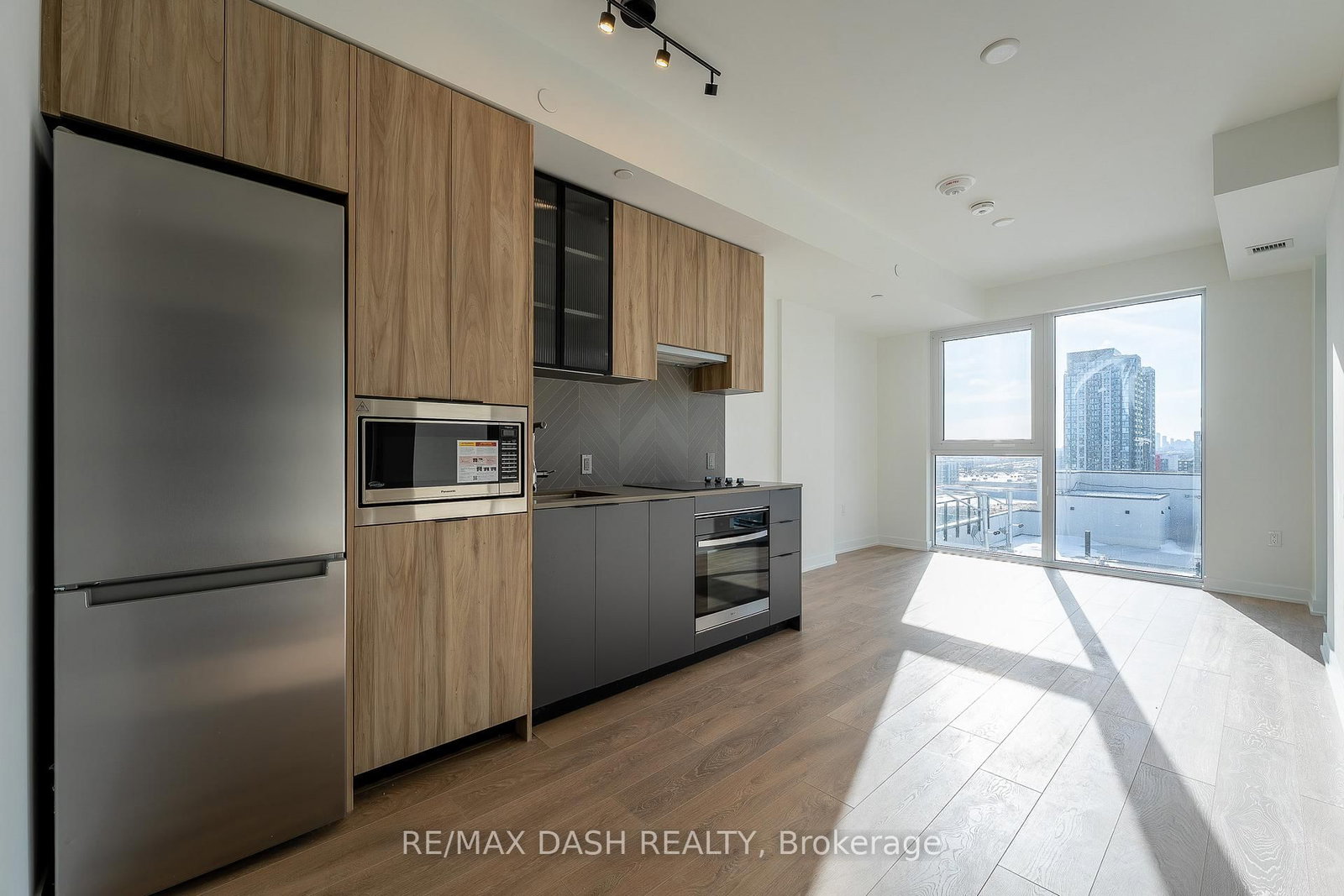 1037 THE QUEENSWAY Avenue, Unit 1006 - Photo 6