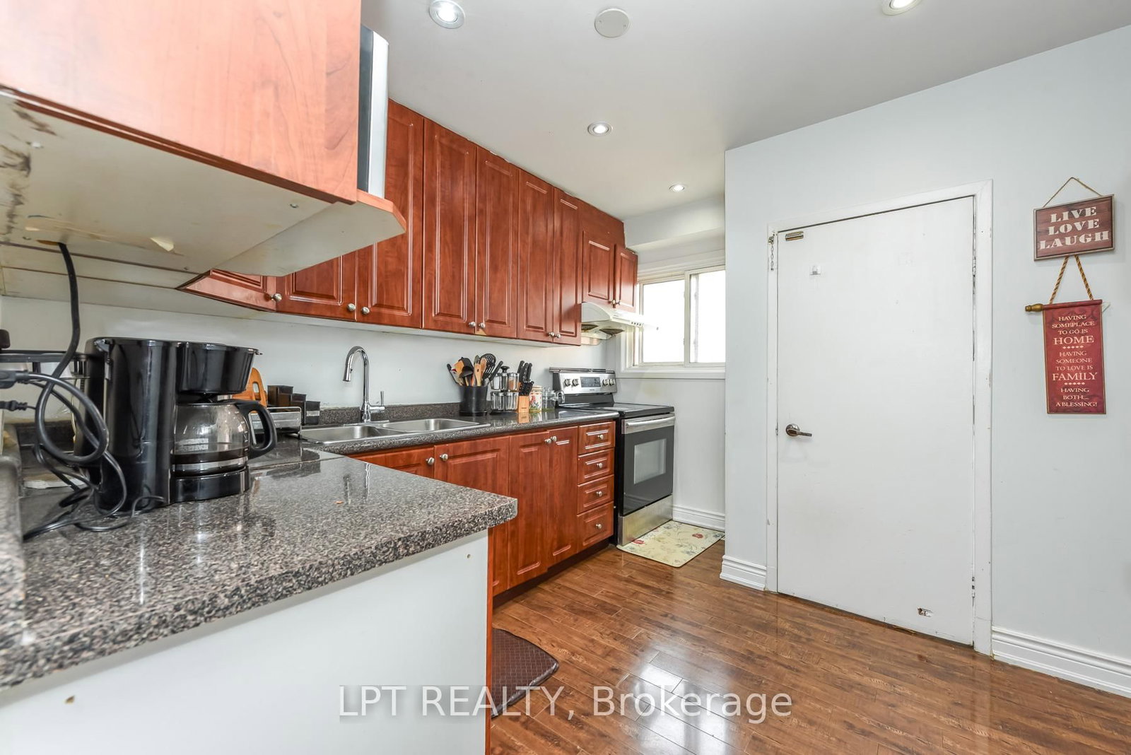 7101 Codlin Avenue - Photo 7