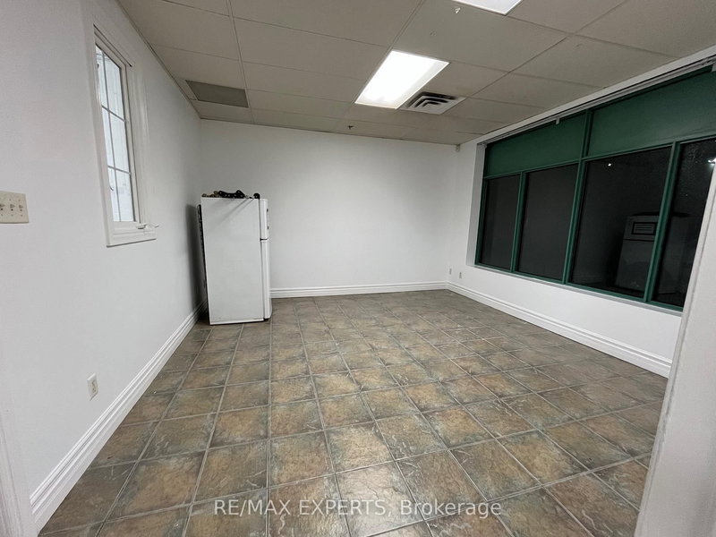 8-9 - 221 Deerhurst Dr, Brampton, L6T 5L7 | Image 3