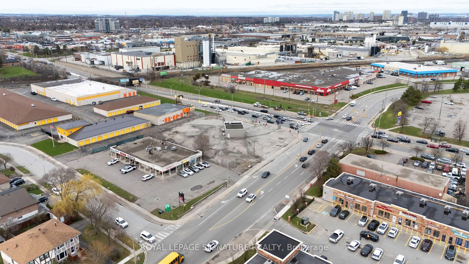 73 Kennedy Road S - Photo 3