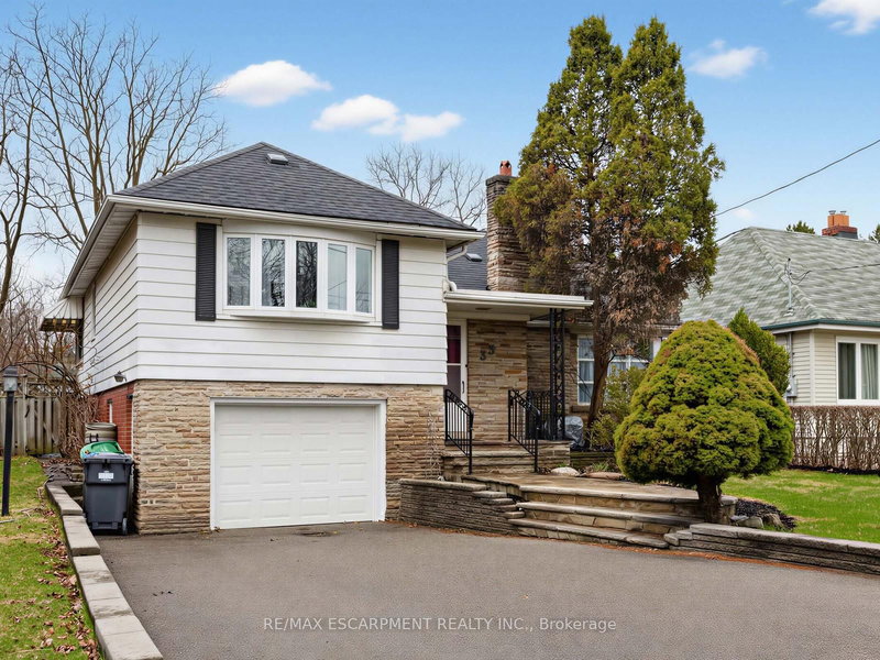 33 Mill Street S