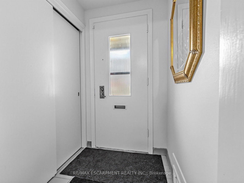33 Mill Street S