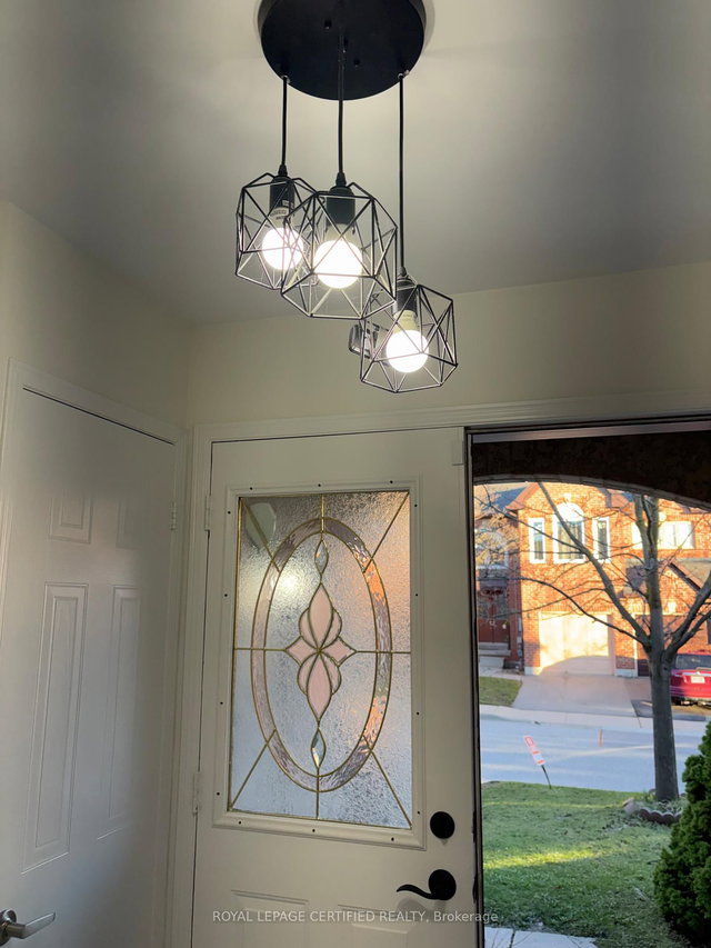 26 Goldenlight Circle