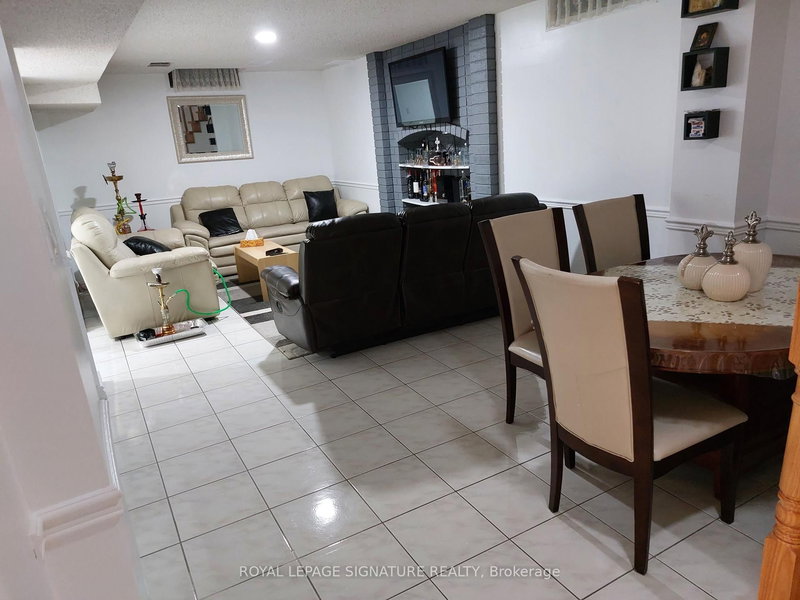 6 Sunforest Dr, Brampton, L6Z 2Z2 | Image 3