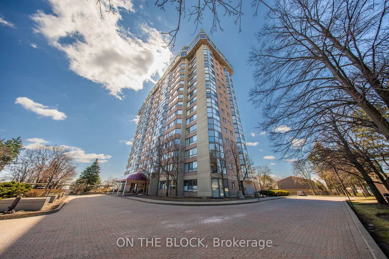203 - 880 Dundas Street W