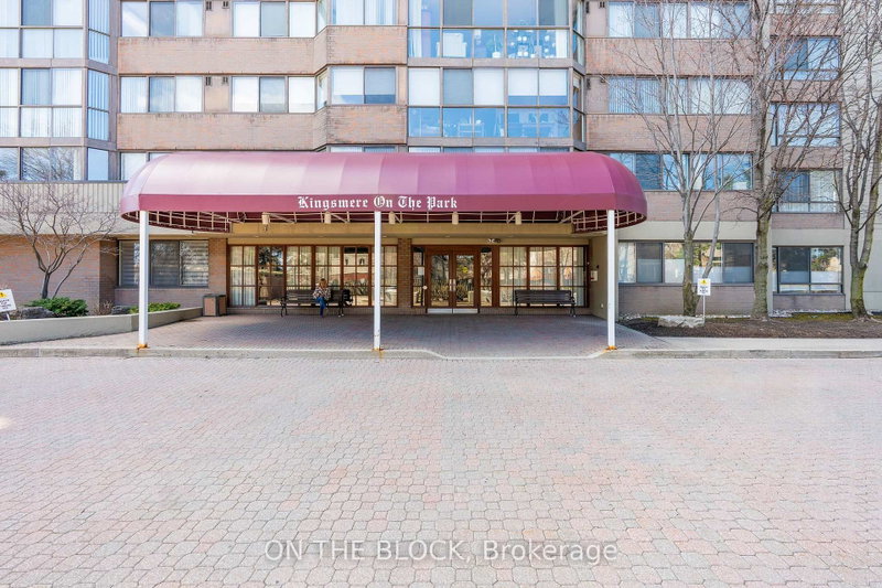 203 - 880 Dundas Street W