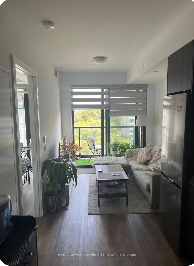 home for lease on 601-86 Dundas Street E