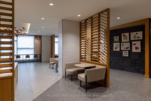 415 - 2495 Eglinton Avenue W