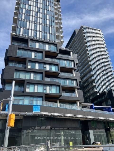 home for lease on 609-1285 Dupont Street