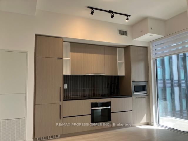 609 - 1285 Dupont Street