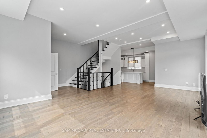 15 Old Oak Dr, Toronto, M9A 1A3 | Image 3