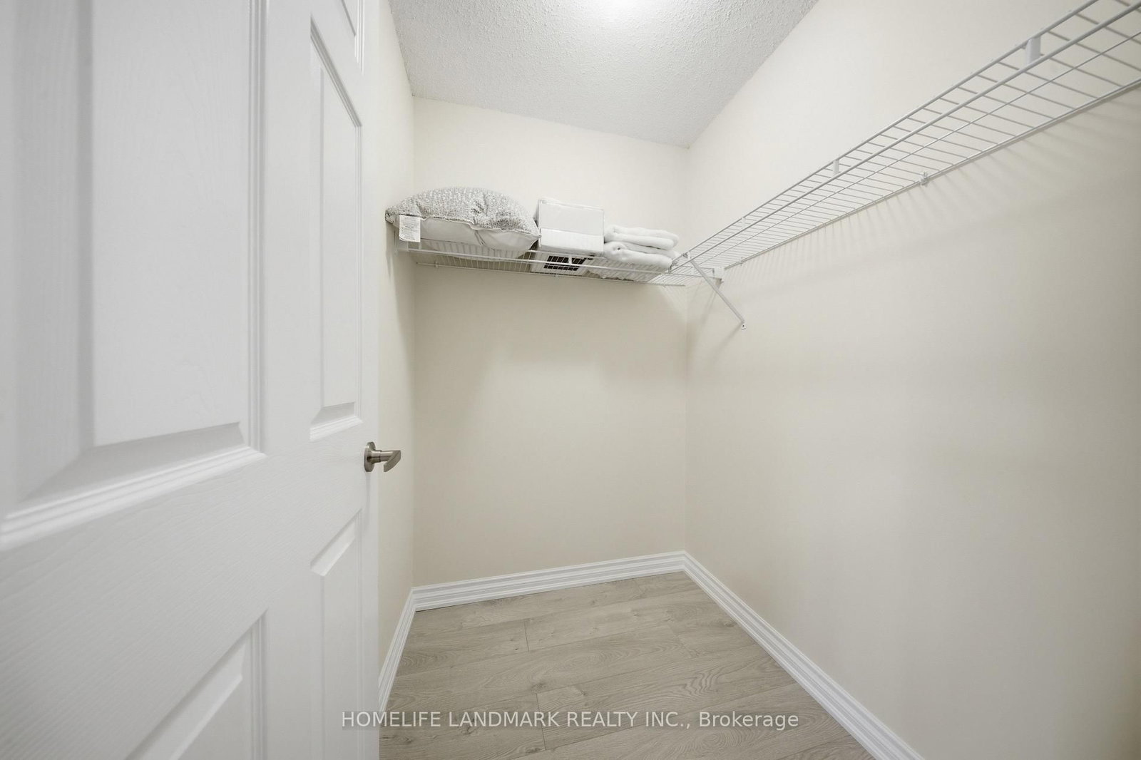 Townhouse for sale at 268 Wetenhall Landing, Milton, Ontario, L9T 7B7 - Harrison - MLS: W13004790