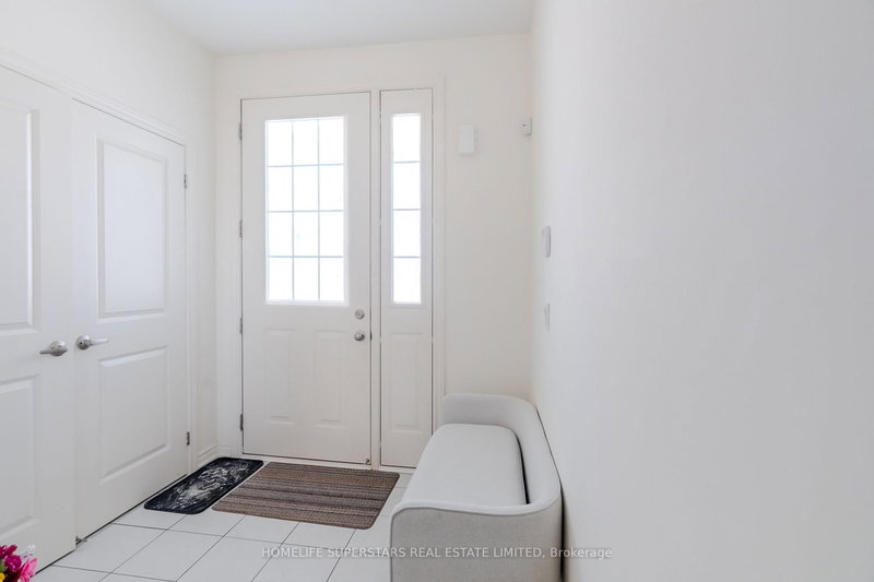 16 Gosset Rd, Brampton, L7A 0C3 | Image 2