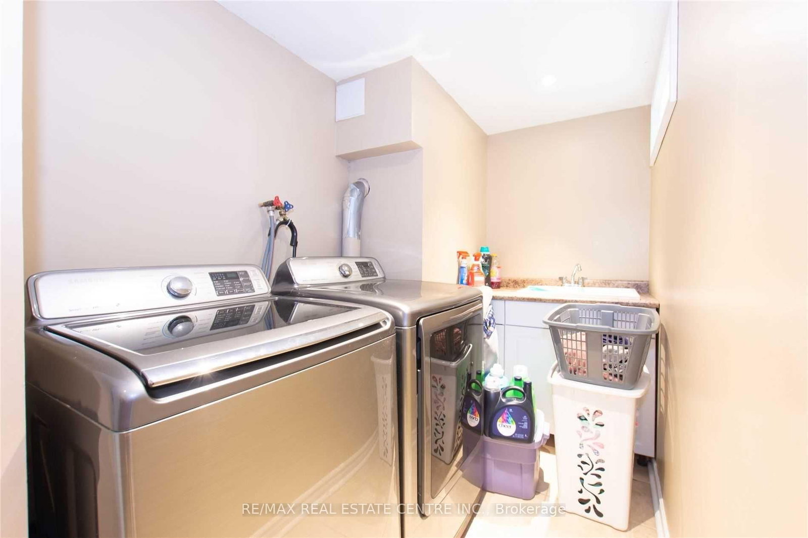 Detached House for sale at 539 Weynway Court, Oakville, Ontario, L6L 4G8 - West - MLS: W13004820