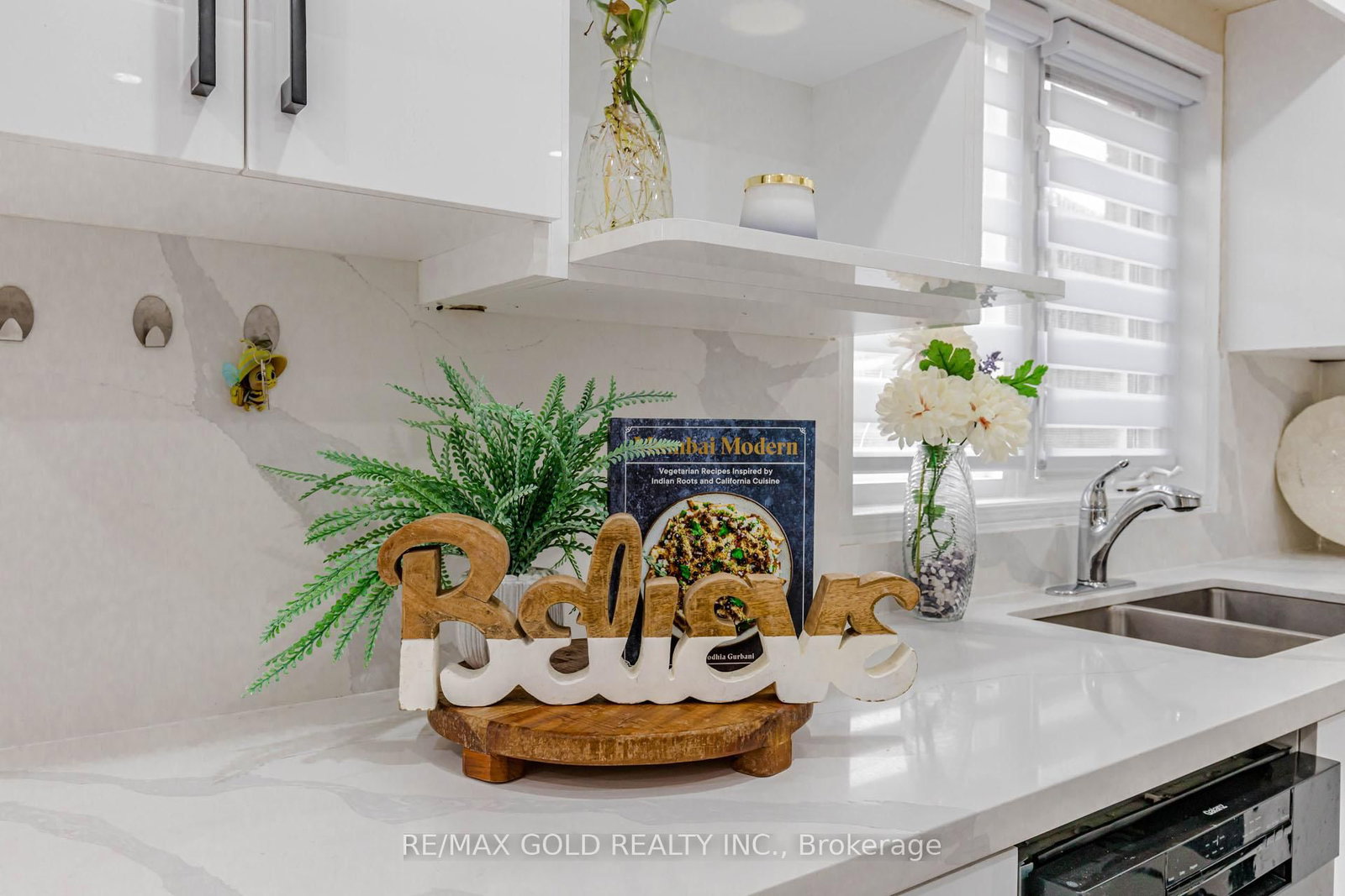 Detached House for sale at 23 Wild Indigo Crescent, Brampton, Ontario, L6R 2J9 - Sandringham-Wellington - MLS: W13004840