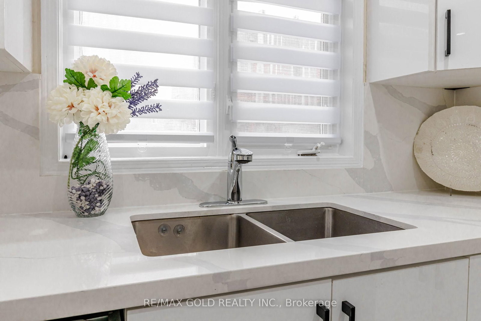 Detached House for sale at 23 Wild Indigo Crescent, Brampton, Ontario, L6R 2J9 - Sandringham-Wellington - MLS: W13004840