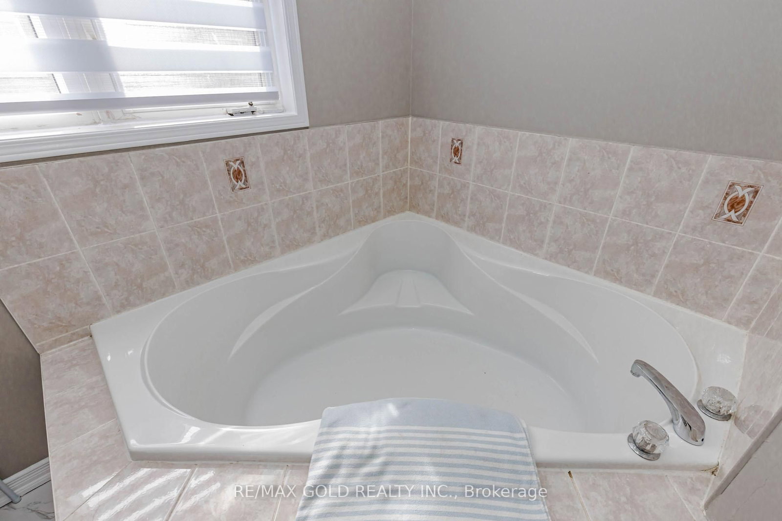 Detached House for sale at 23 Wild Indigo Crescent, Brampton, Ontario, L6R 2J9 - Sandringham-Wellington - MLS: W13004840