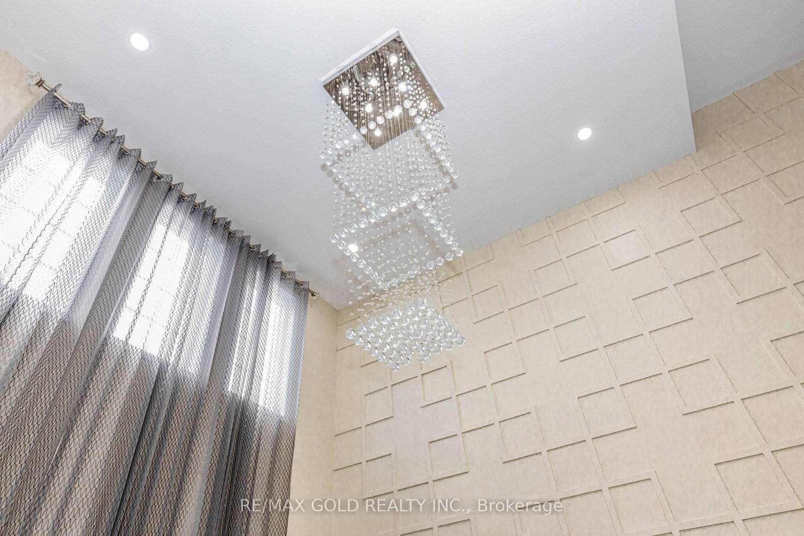 Detached House for sale at 23 Wild Indigo Crescent, Brampton, Ontario, L6R 2J9 - Sandringham-Wellington - MLS: W13004840