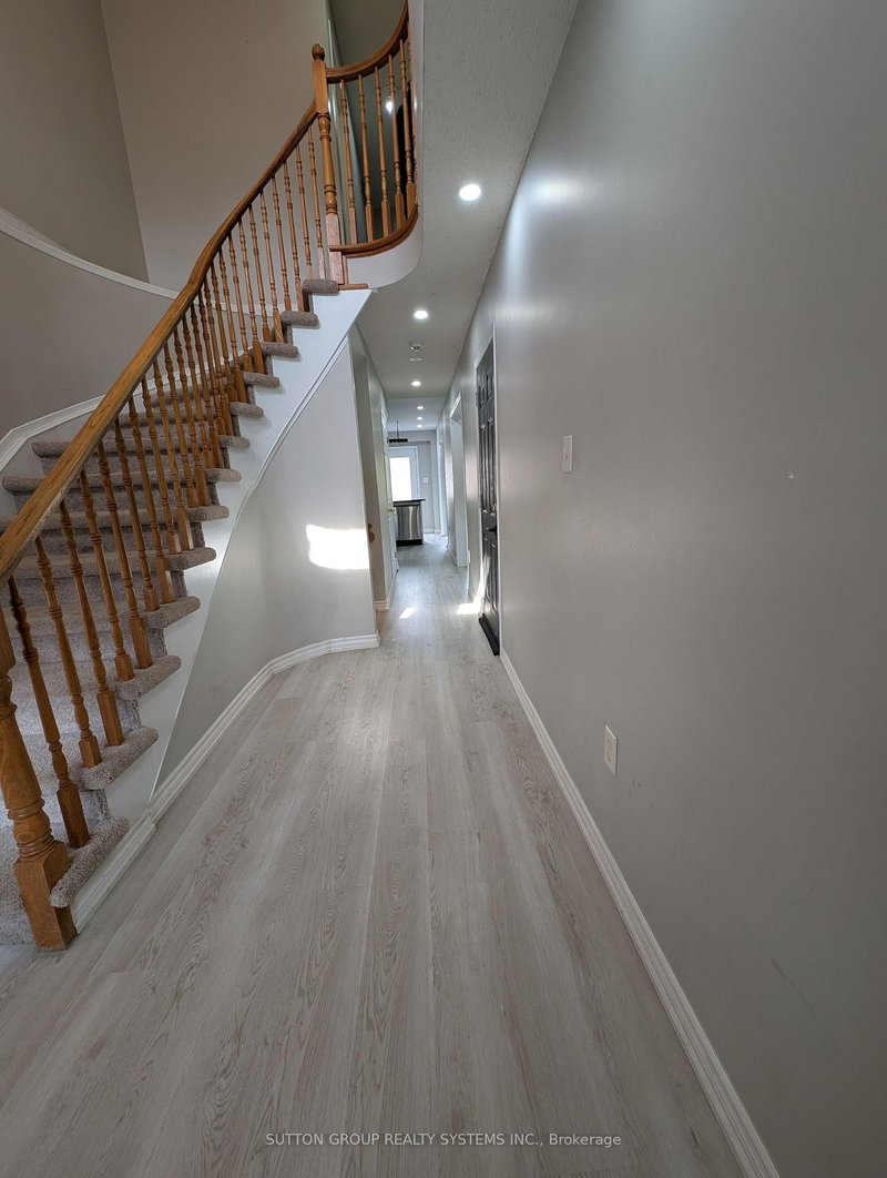 1411 Tobyn Dr, Burlington, L7M 4V7 | Image 2