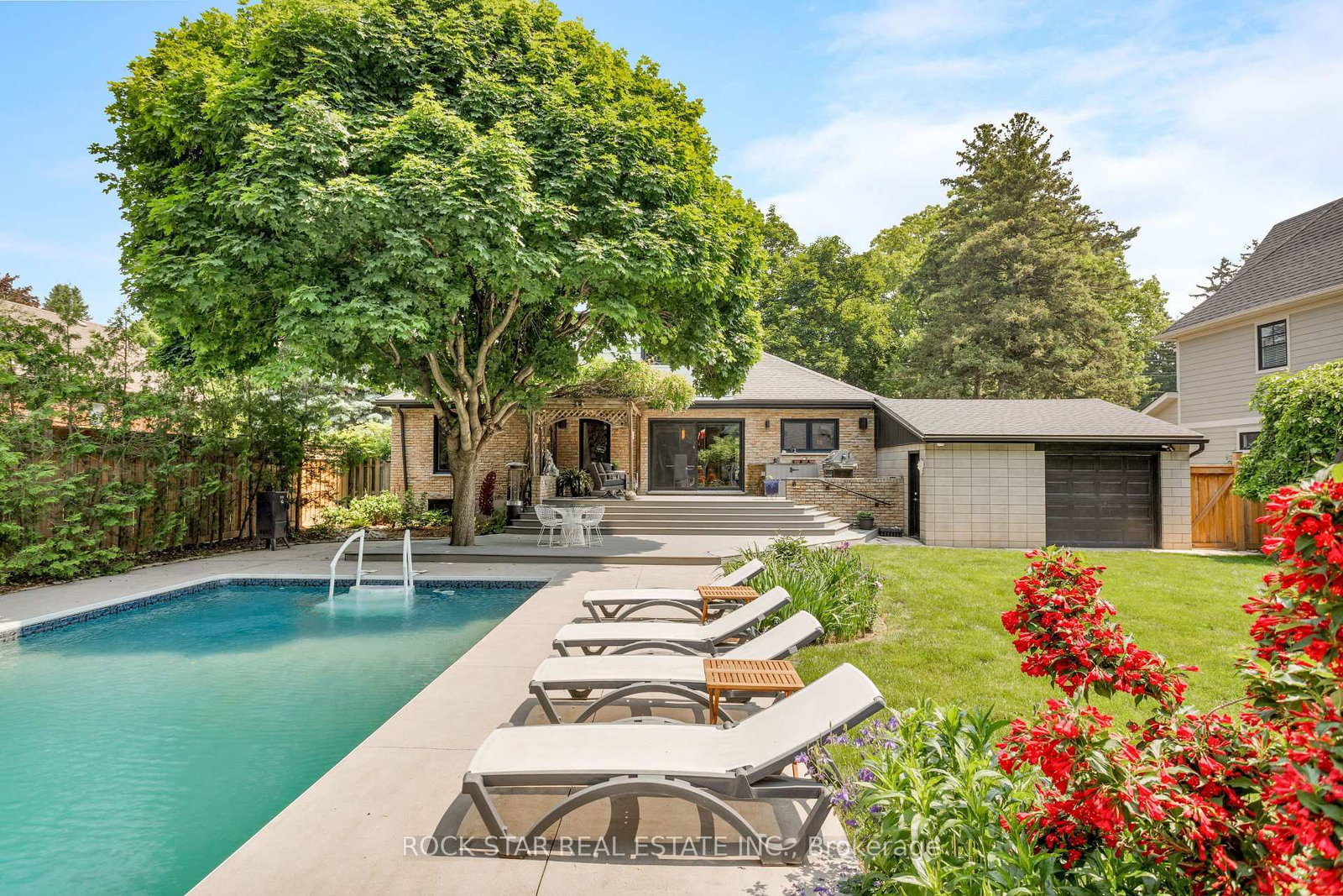 946 Glenwood Avenue - Photo 2