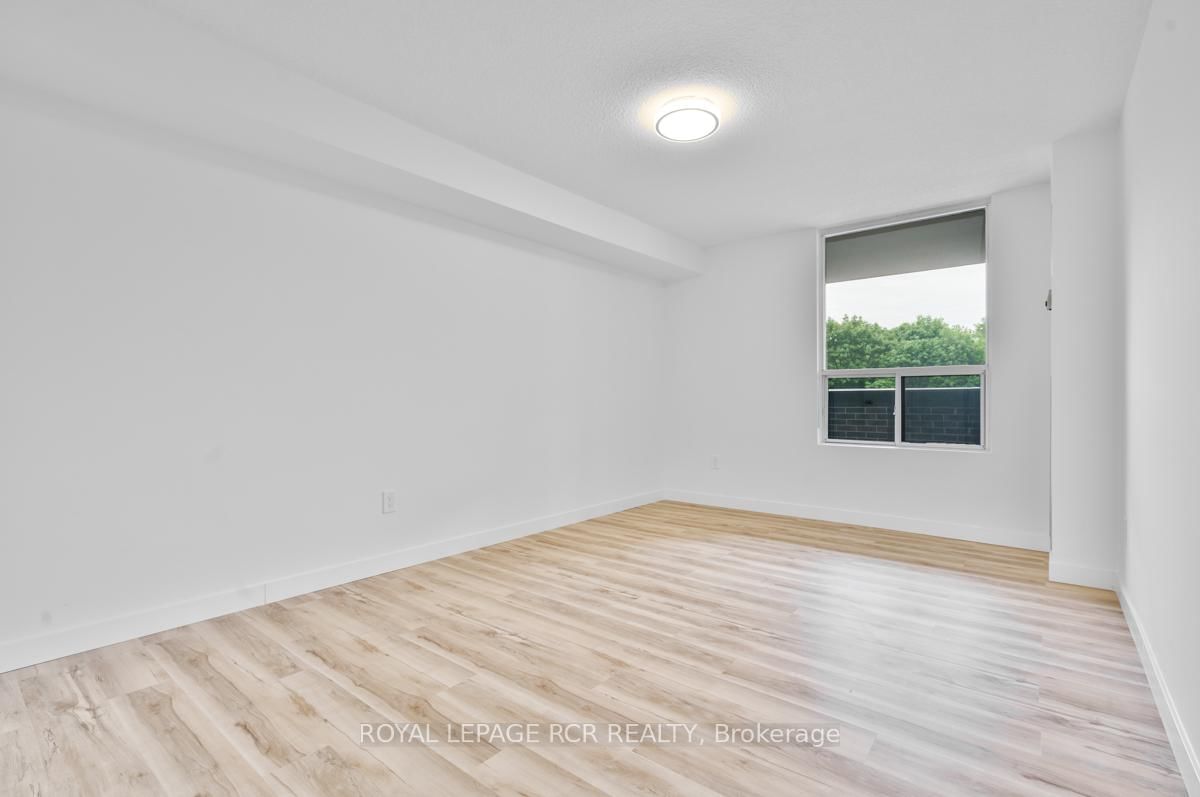 1535 Lakeshore Road E, Unit 205 - Photo 11