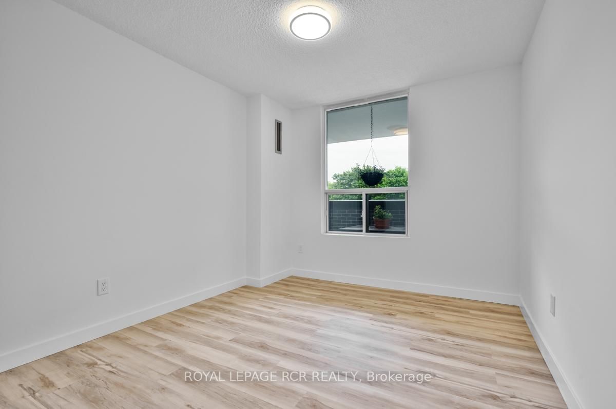 1535 Lakeshore Road E, Unit 205 - Photo 15