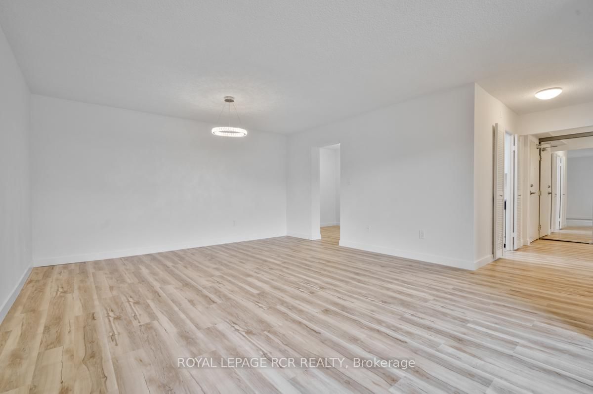 1535 Lakeshore Road E, Unit 205 - Photo 2