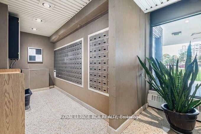 1535 Lakeshore Road E, Unit 205 - Photo 23
