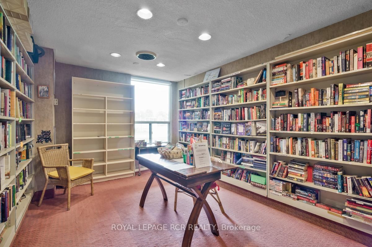 1535 Lakeshore Road E, Unit 205 - Photo 25