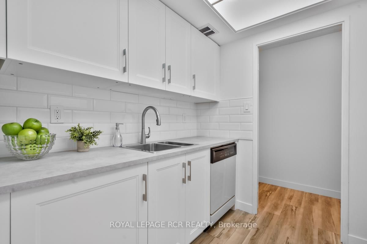 1535 Lakeshore Road E, Unit 205 - Photo 5