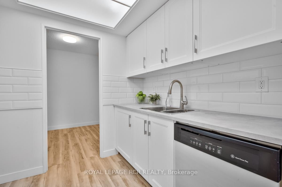 1535 Lakeshore Road E, Unit 205 - Photo 6