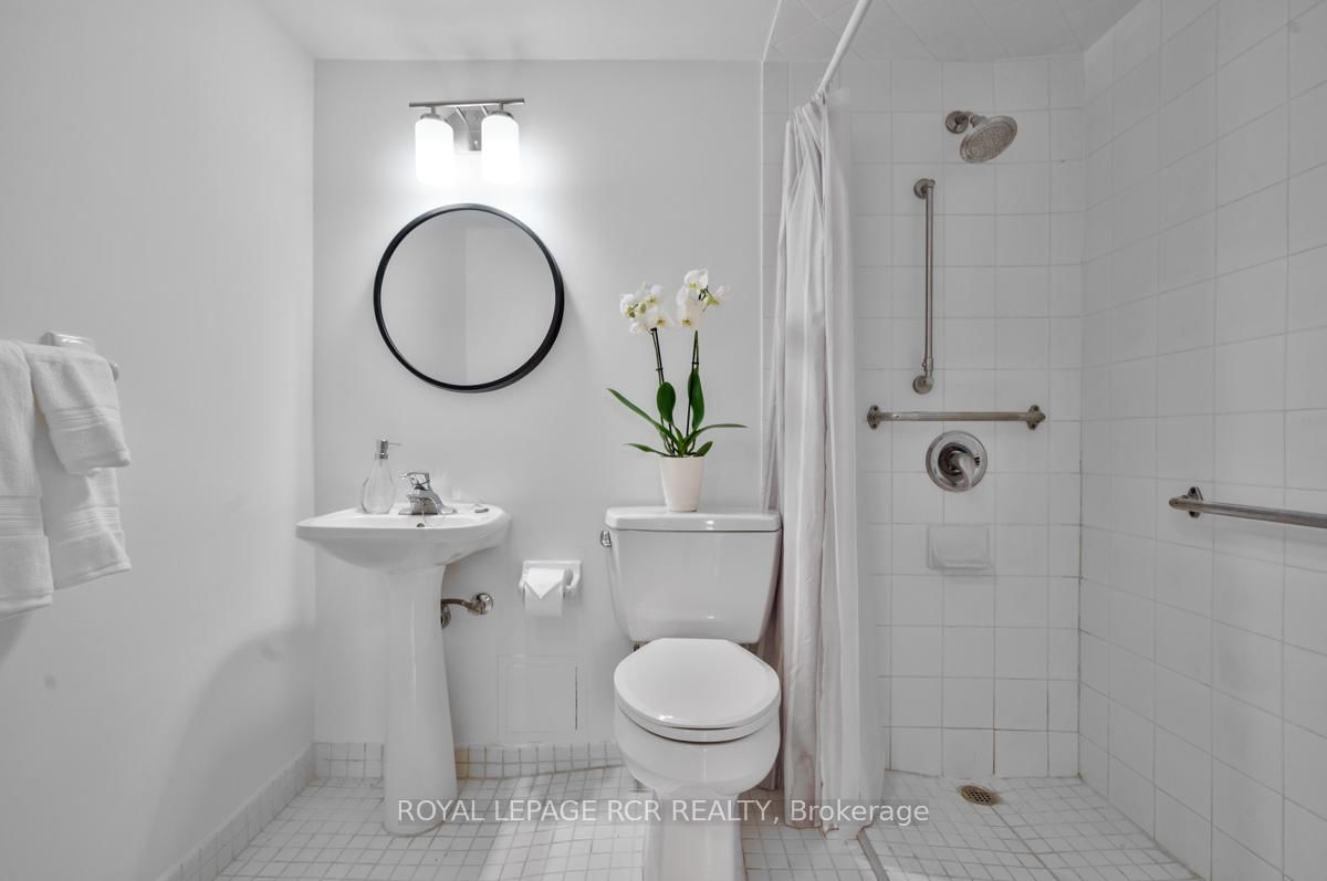 1535 Lakeshore Road E, Unit 205 - Photo 9