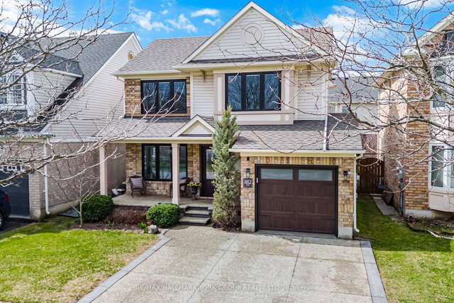 882 McDuffe Crescent