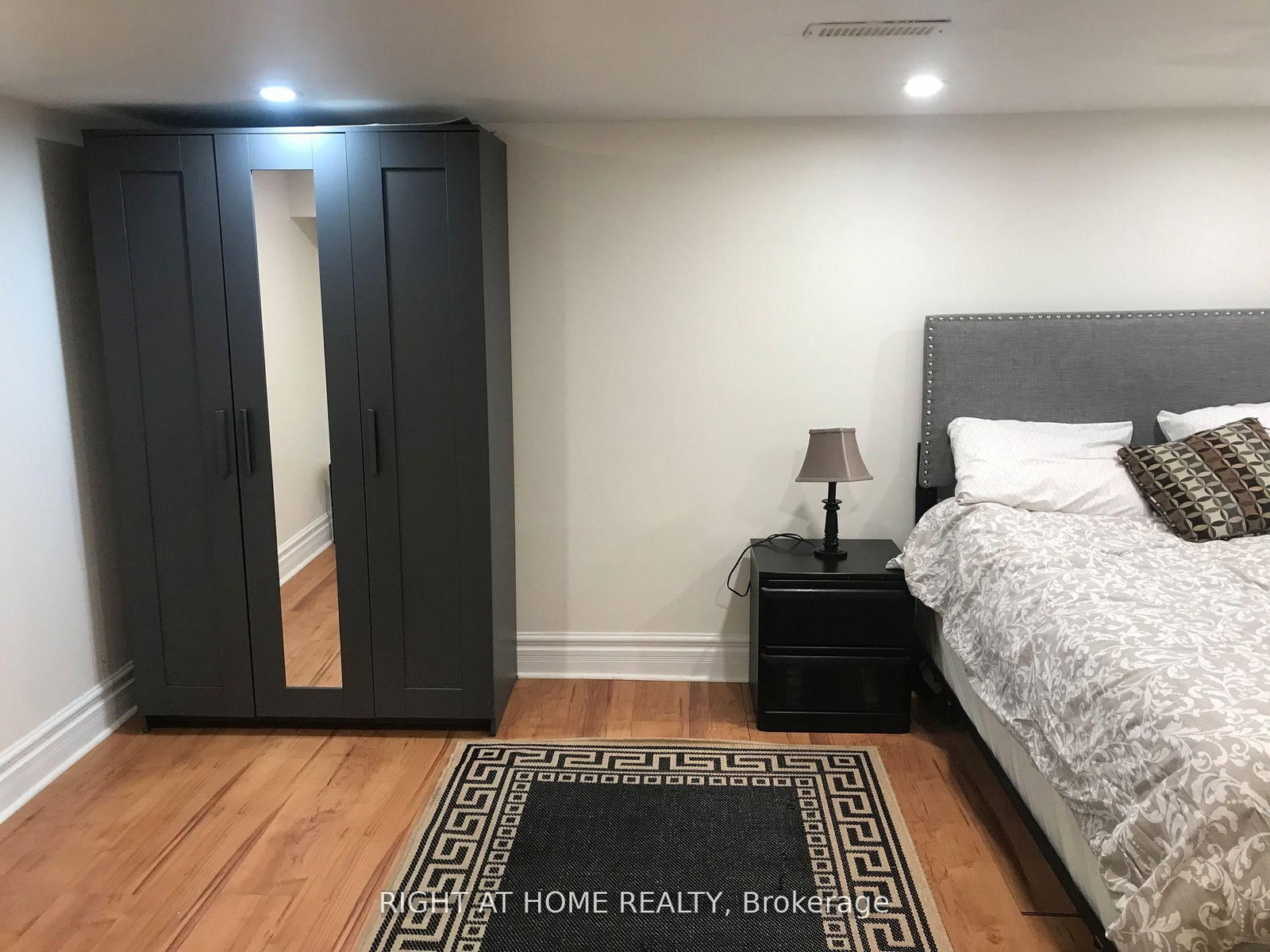 289 Laurentian Avenue, Unit Basement - Photo 4