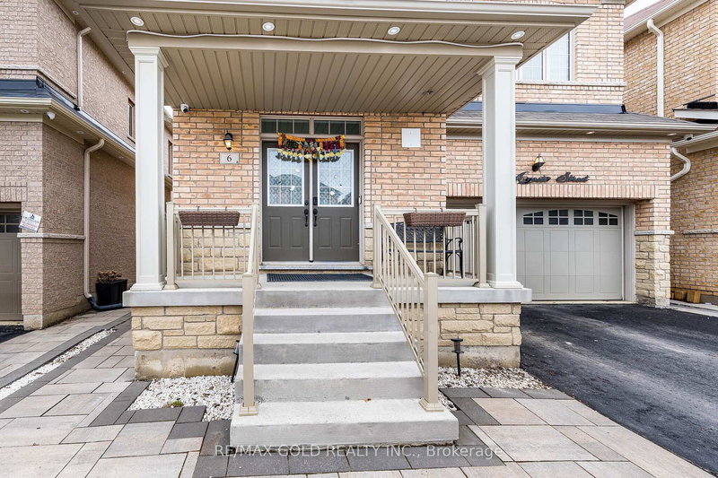 6 Agosto St, Brampton, L7A 5B1 | Image 2