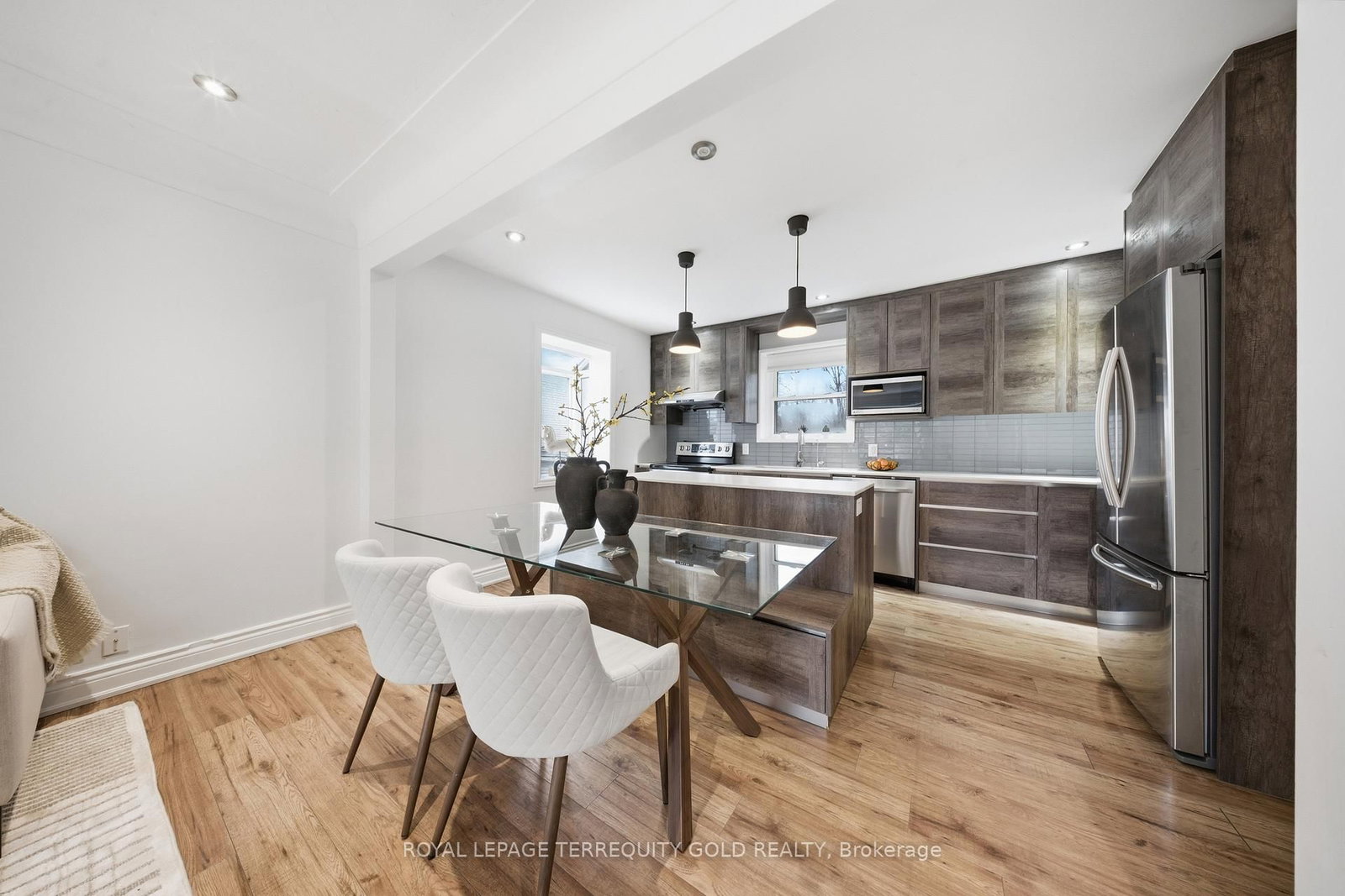 Detached House for sale at 1124 Kent Avenue, Oakville, Ontario, L6H 1Z8 - College Park - MLS: W13005584