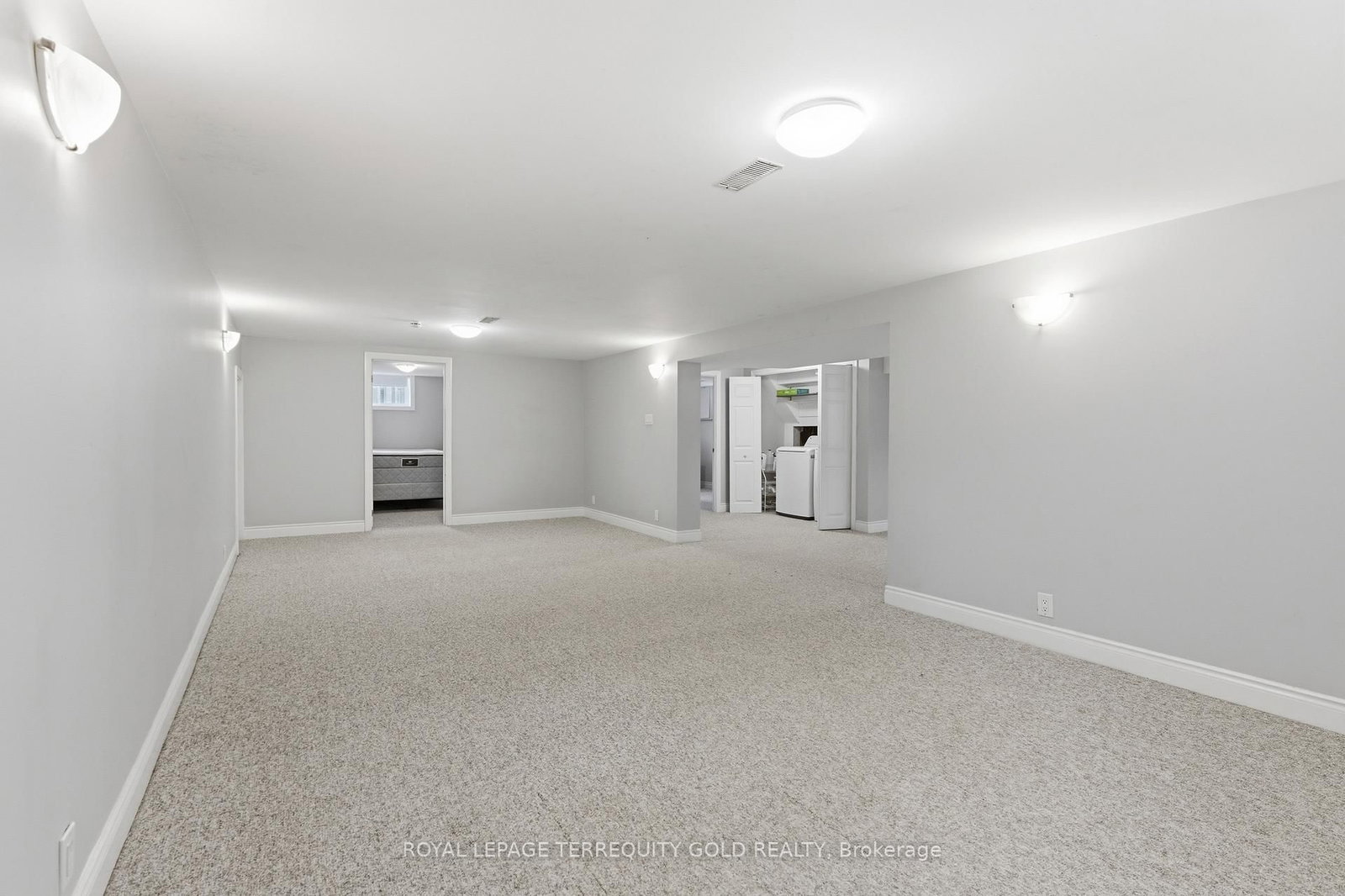 Detached House for sale at 1124 Kent Avenue, Oakville, Ontario, L6H 1Z8 - College Park - MLS: W13005584