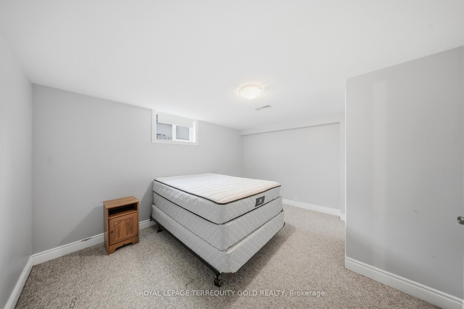 Detached House for sale at 1124 Kent Avenue, Oakville, Ontario, L6H 1Z8 - College Park - MLS: W13005584