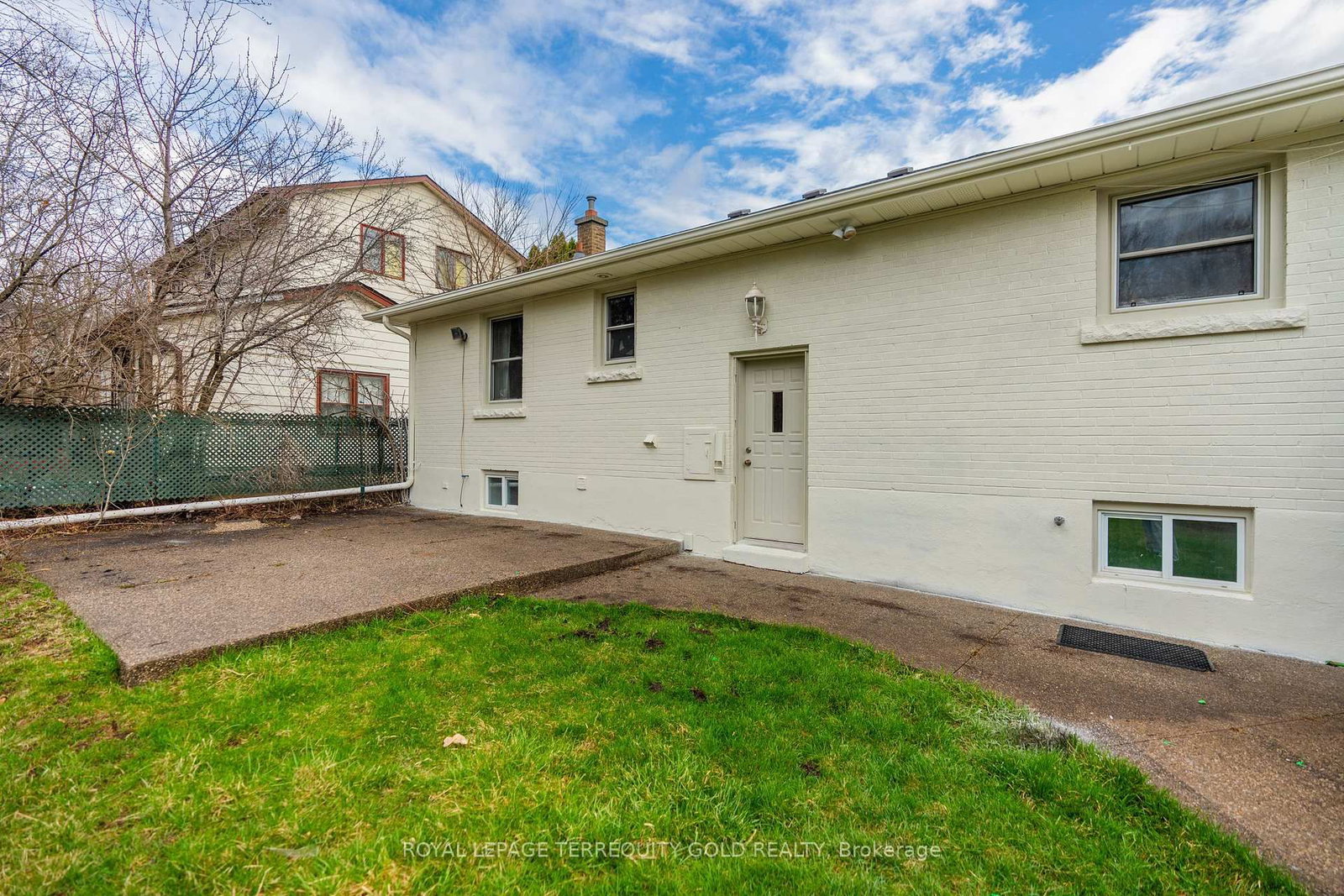 Detached House for sale at 1124 Kent Avenue, Oakville, Ontario, L6H 1Z8 - College Park - MLS: W13005584