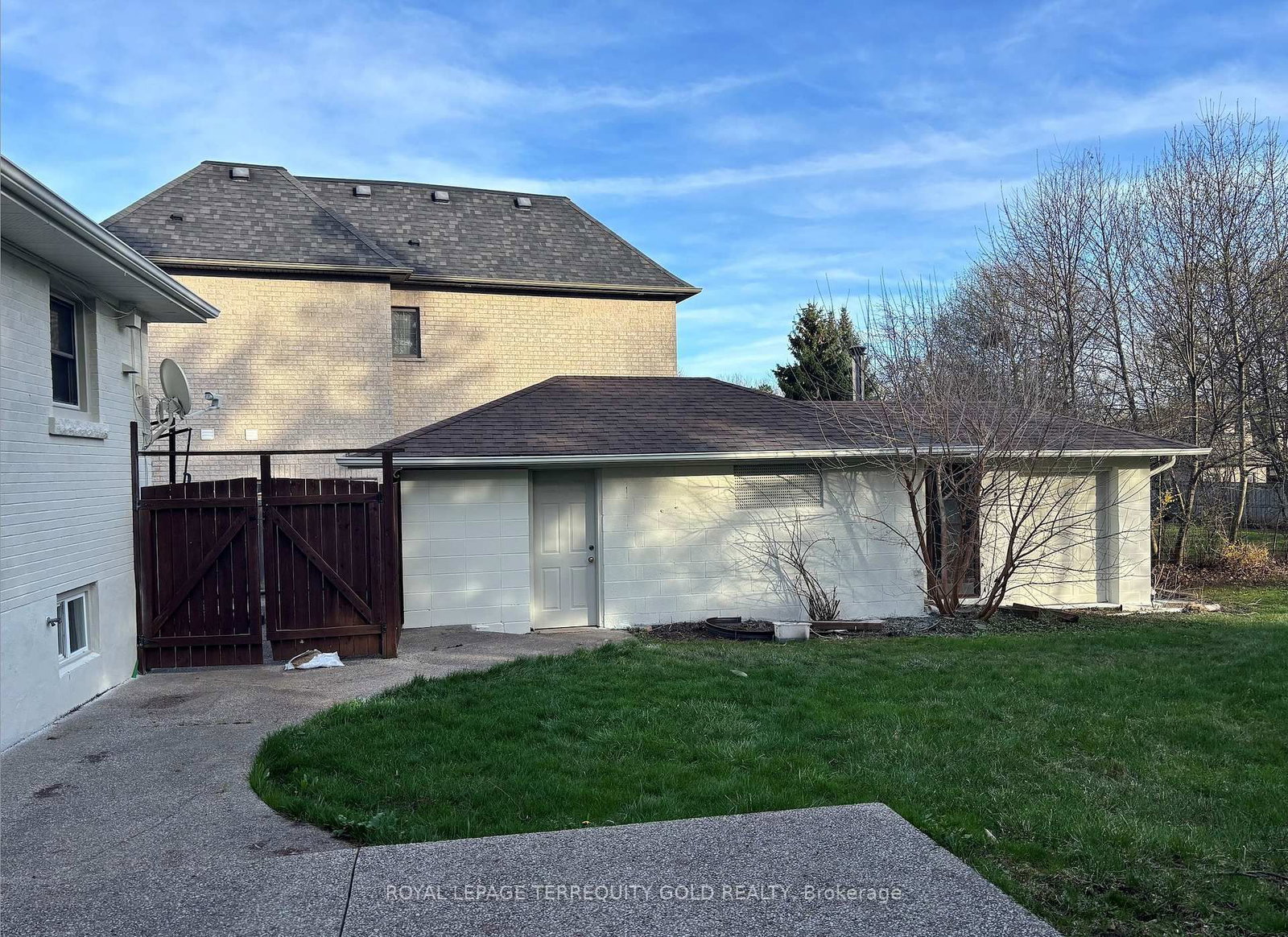 Detached House for sale at 1124 Kent Avenue, Oakville, Ontario, L6H 1Z8 - College Park - MLS: W13005584