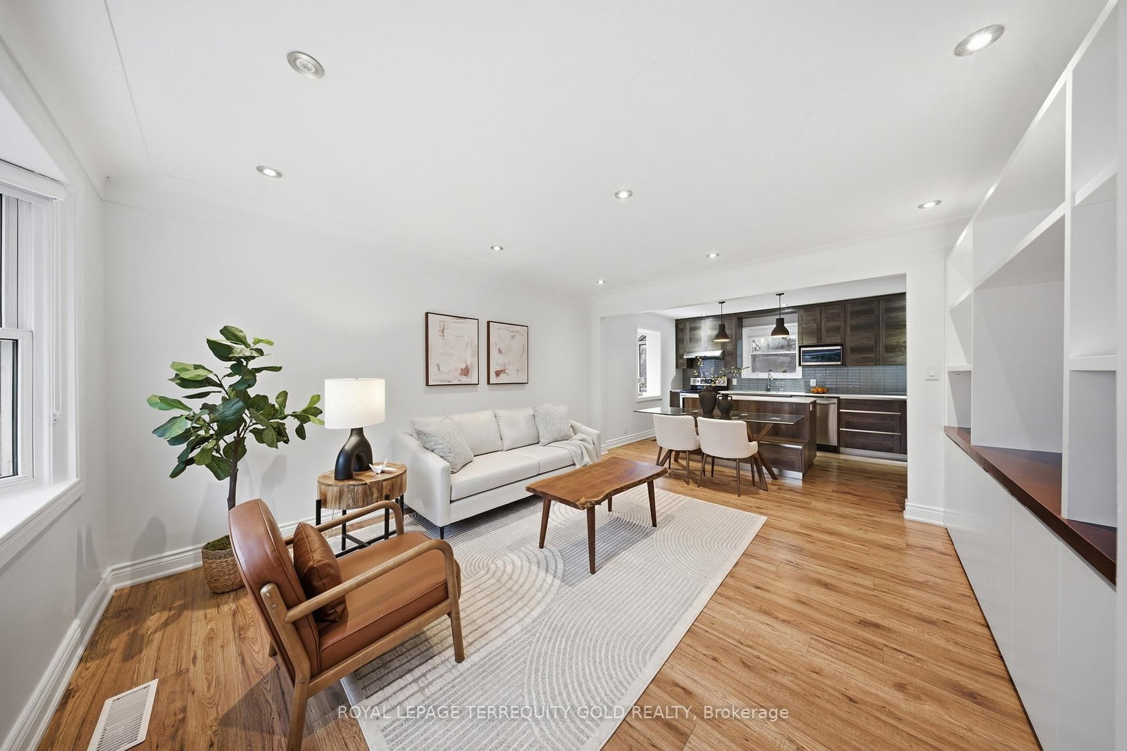 Detached House for sale at 1124 Kent Avenue, Oakville, Ontario, L6H 1Z8 - College Park - MLS: W13005584