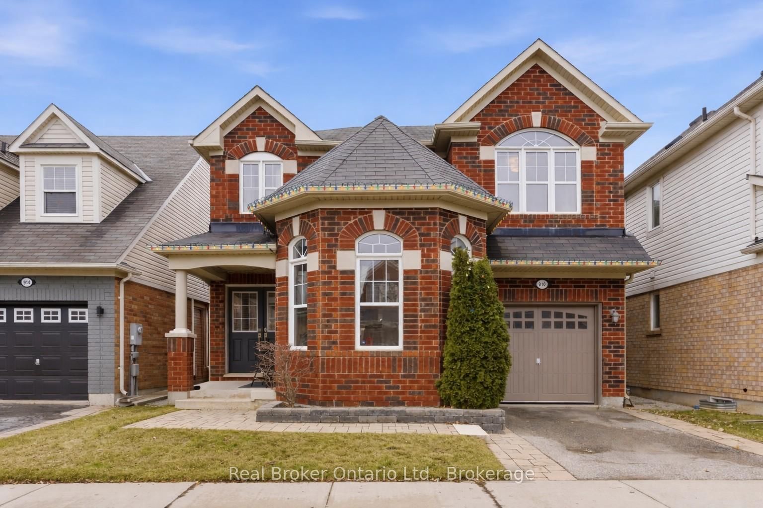 Detached House for sale at 910 Vickerman Way, Milton, Ontario, L9T 0K5 - Coates - MLS: W13005624