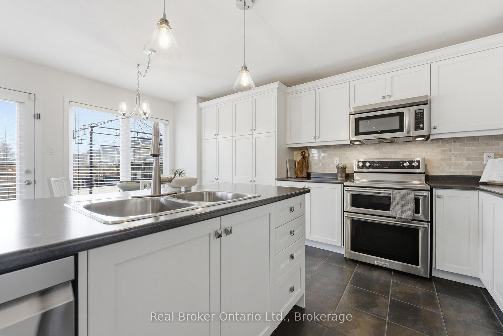 Detached House for sale at 910 Vickerman Way, Milton, Ontario, L9T 0K5 - Coates - MLS: W13005624