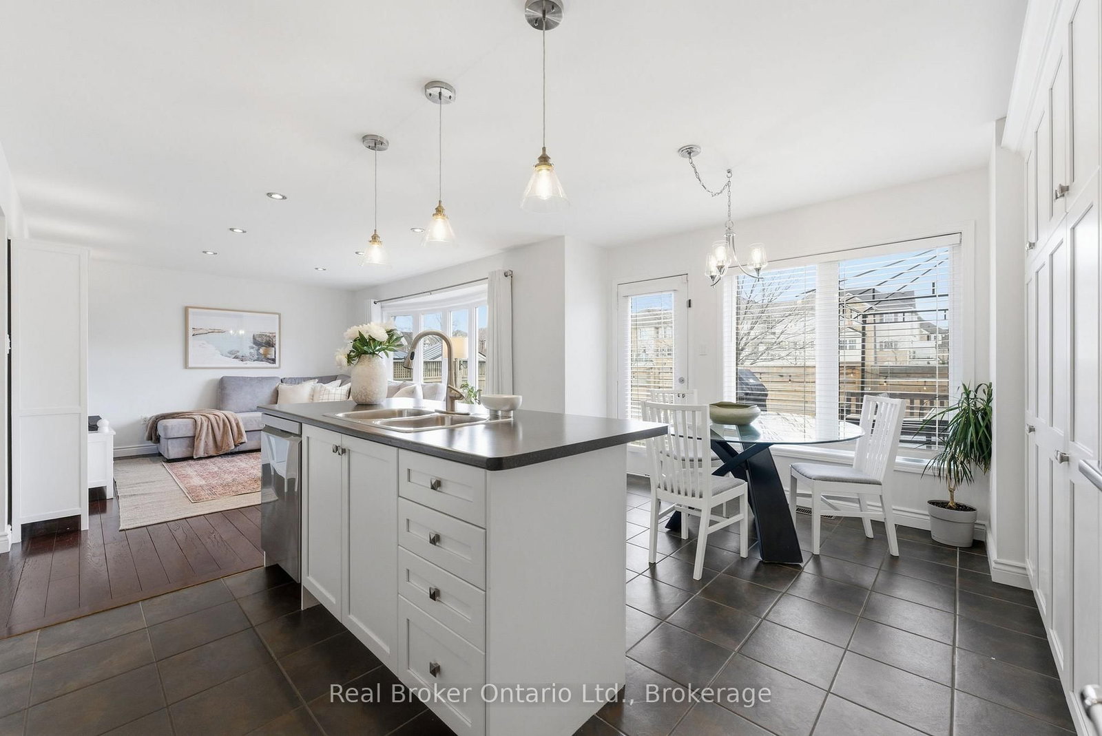 Detached House for sale at 910 Vickerman Way, Milton, Ontario, L9T 0K5 - Coates - MLS: W13005624