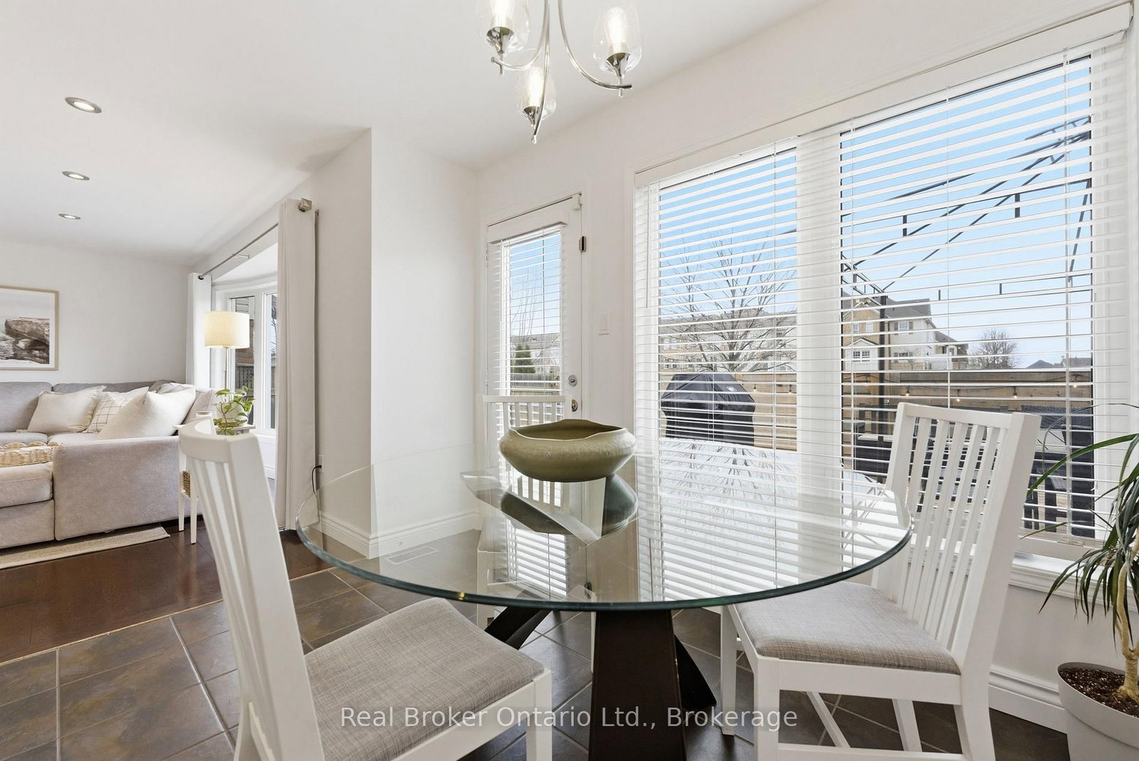 Detached House for sale at 910 Vickerman Way, Milton, Ontario, L9T 0K5 - Coates - MLS: W13005624