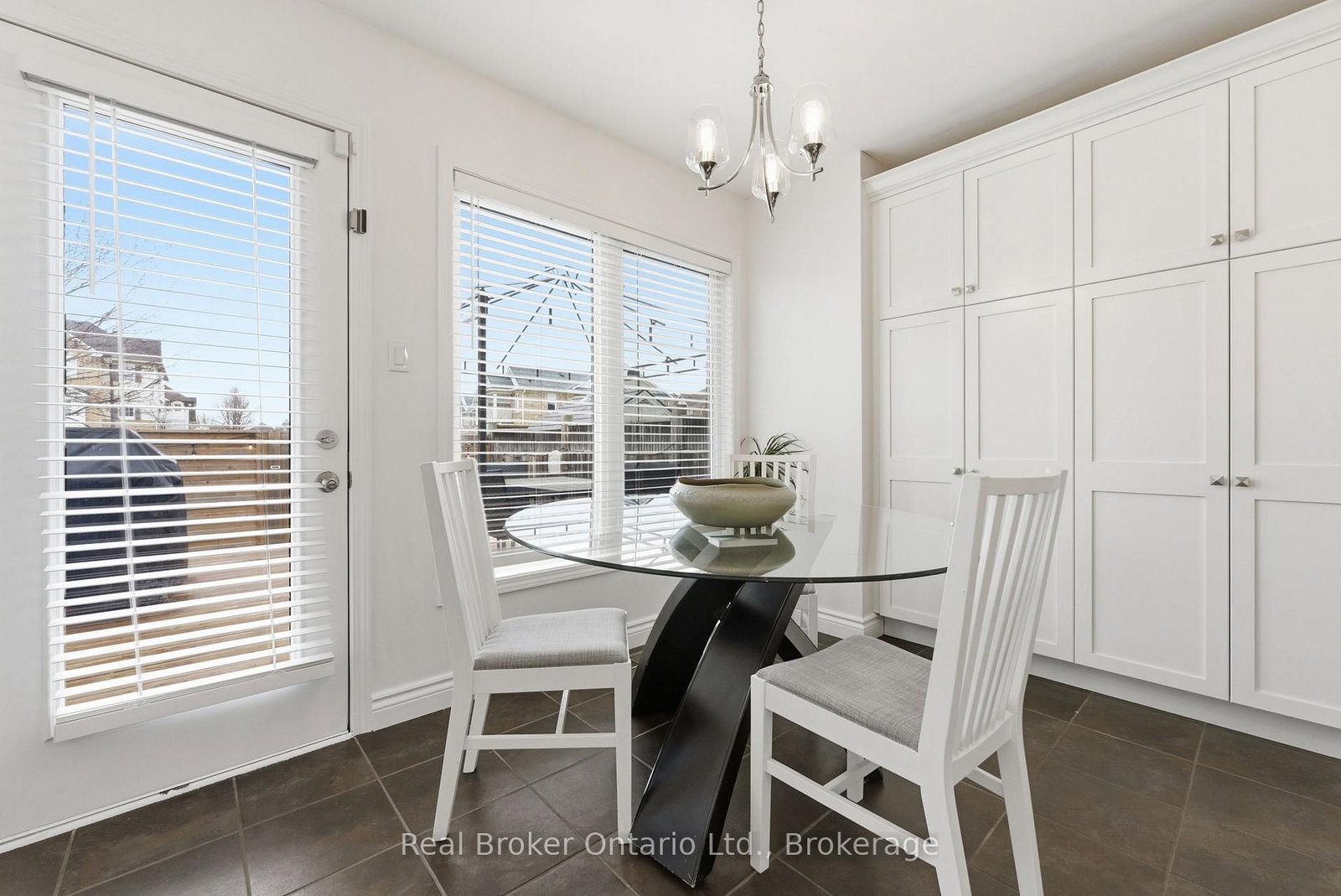 Detached House for sale at 910 Vickerman Way, Milton, Ontario, L9T 0K5 - Coates - MLS: W13005624